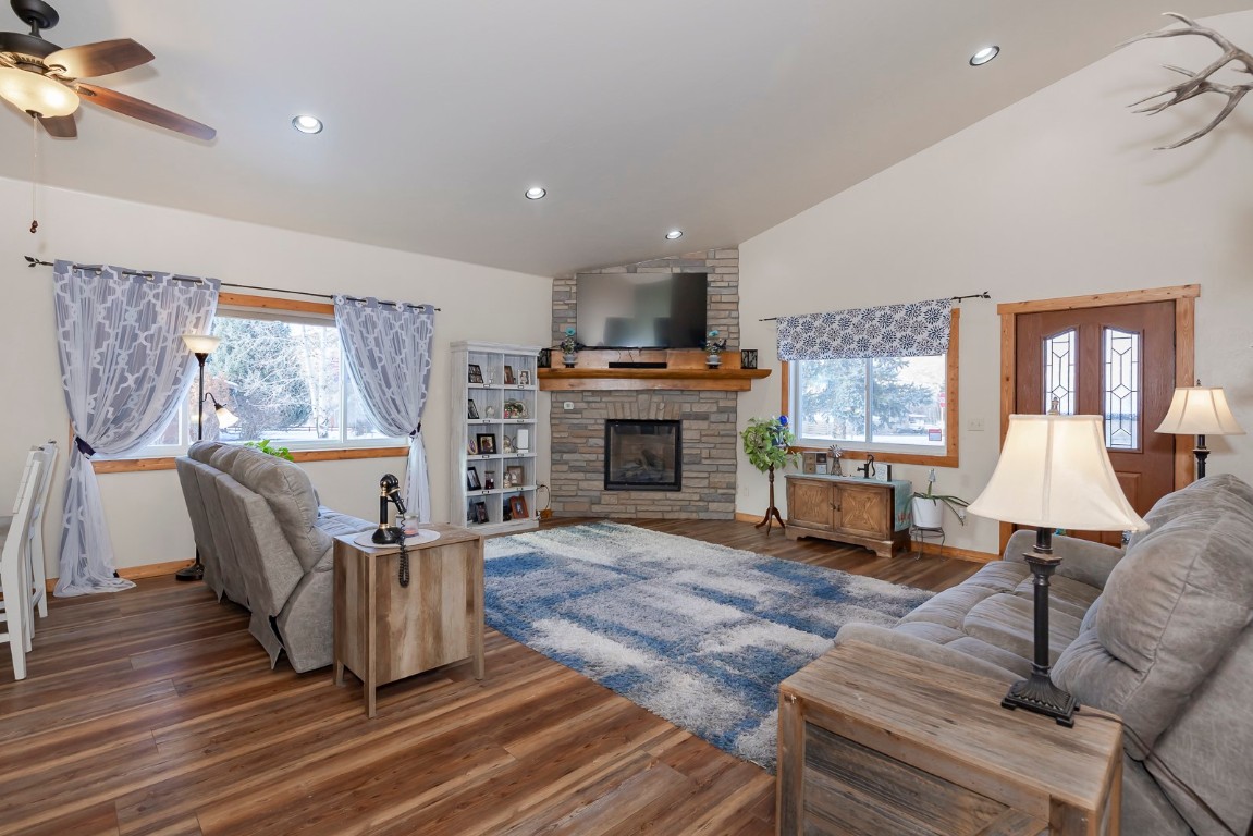 102 E Nevava Street Property Photo 29