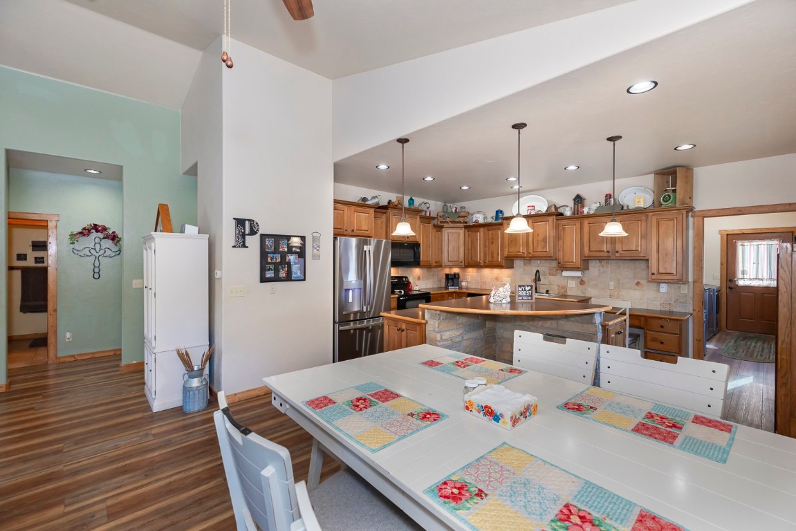 102 E Nevava Street Property Photo 30