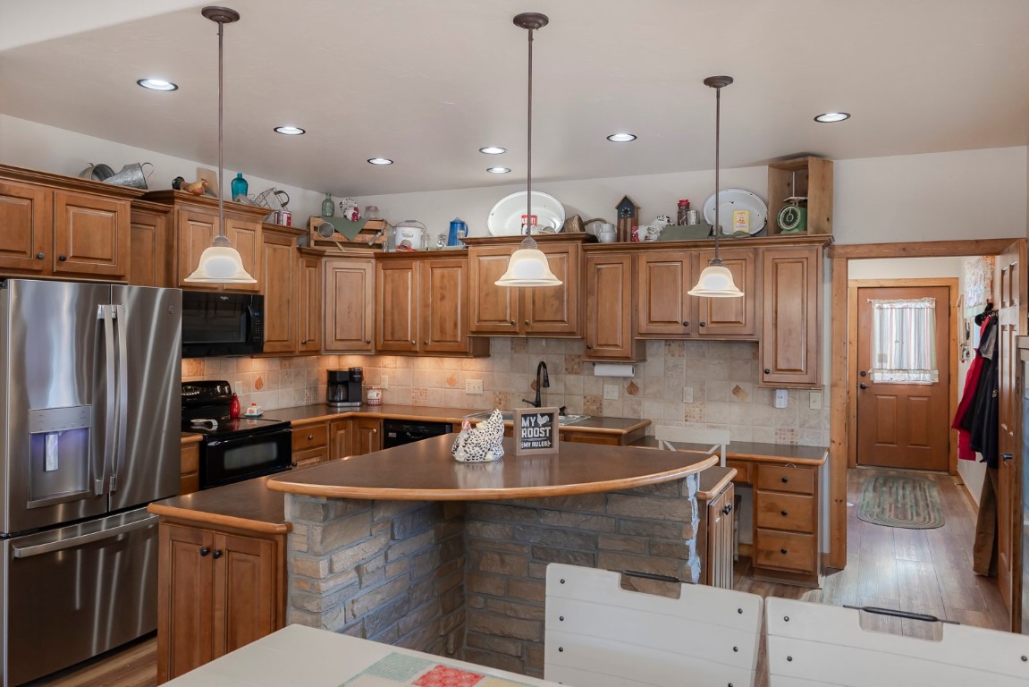 102 E Nevava Street Property Photo 31