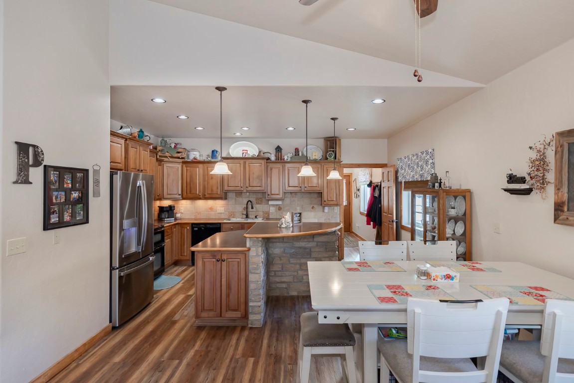 102 E Nevava Street Property Photo 32