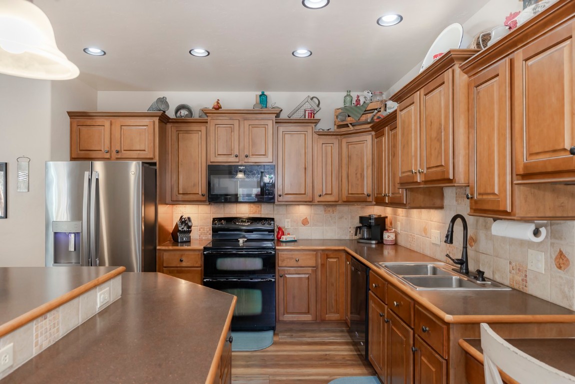 102 E Nevava Street Property Photo 34