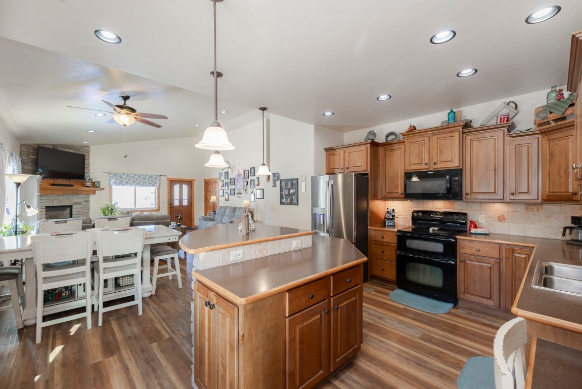 102 E Nevava Street Property Photo 35