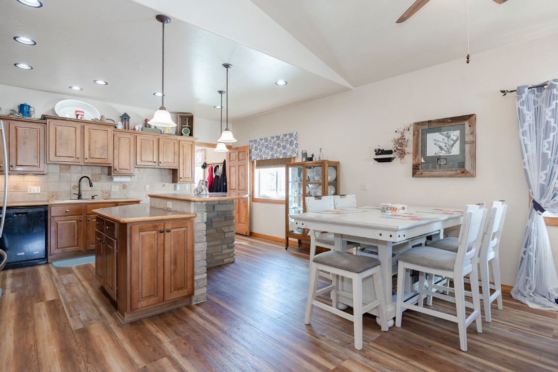 102 E Nevava Street Property Photo 36