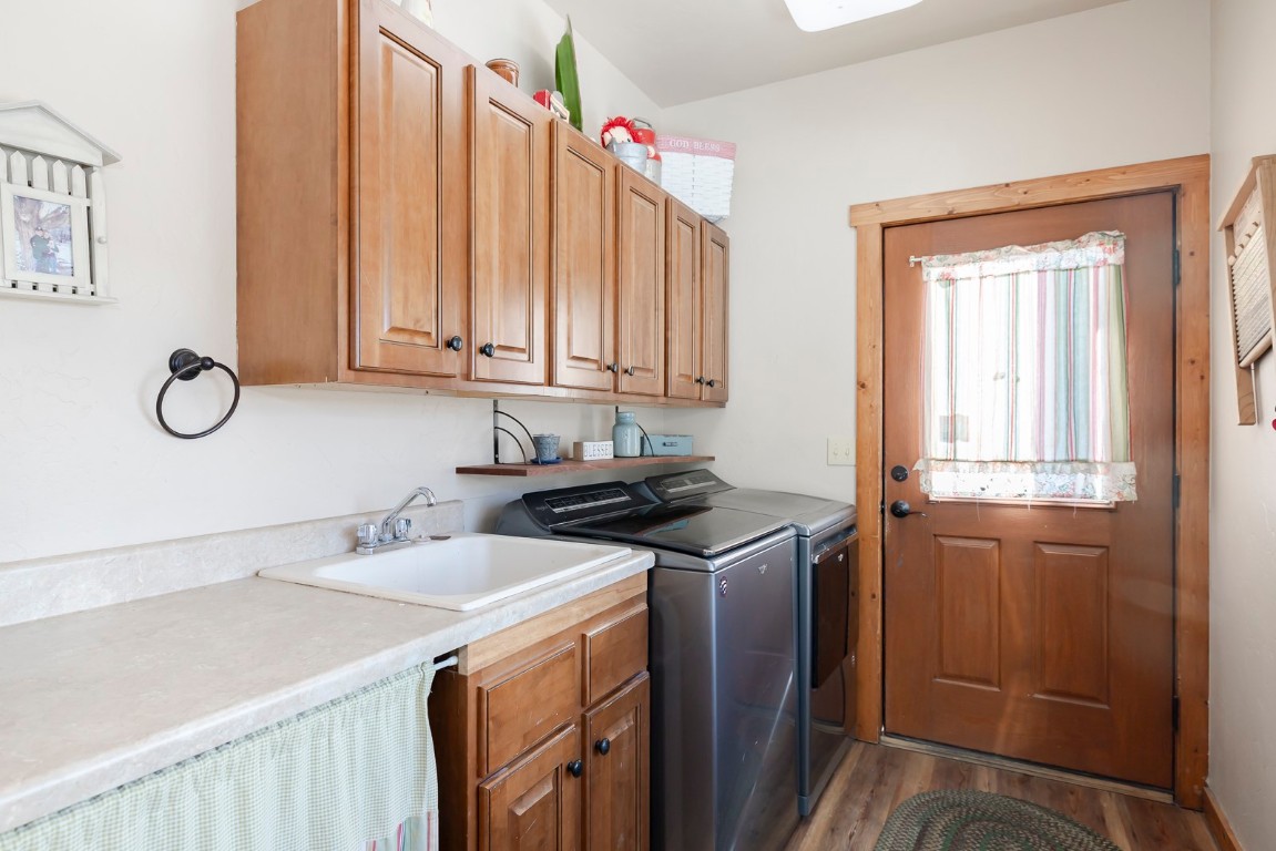 102 E Nevava Street Property Photo 38