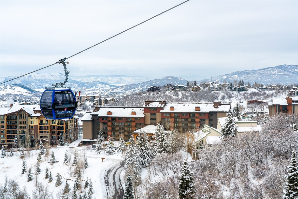 2420 Ski Trail Lane 413