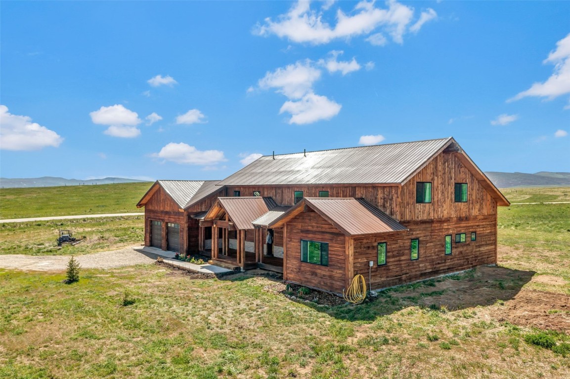38290 Hillcrest Court Property Photo 4