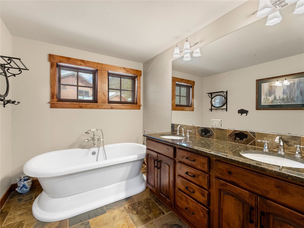 585 Independence Road Property Photo 24