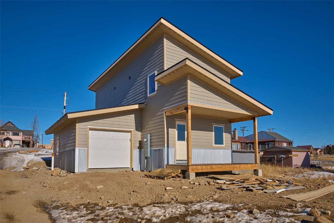 525 Castello Avenue Property Photo