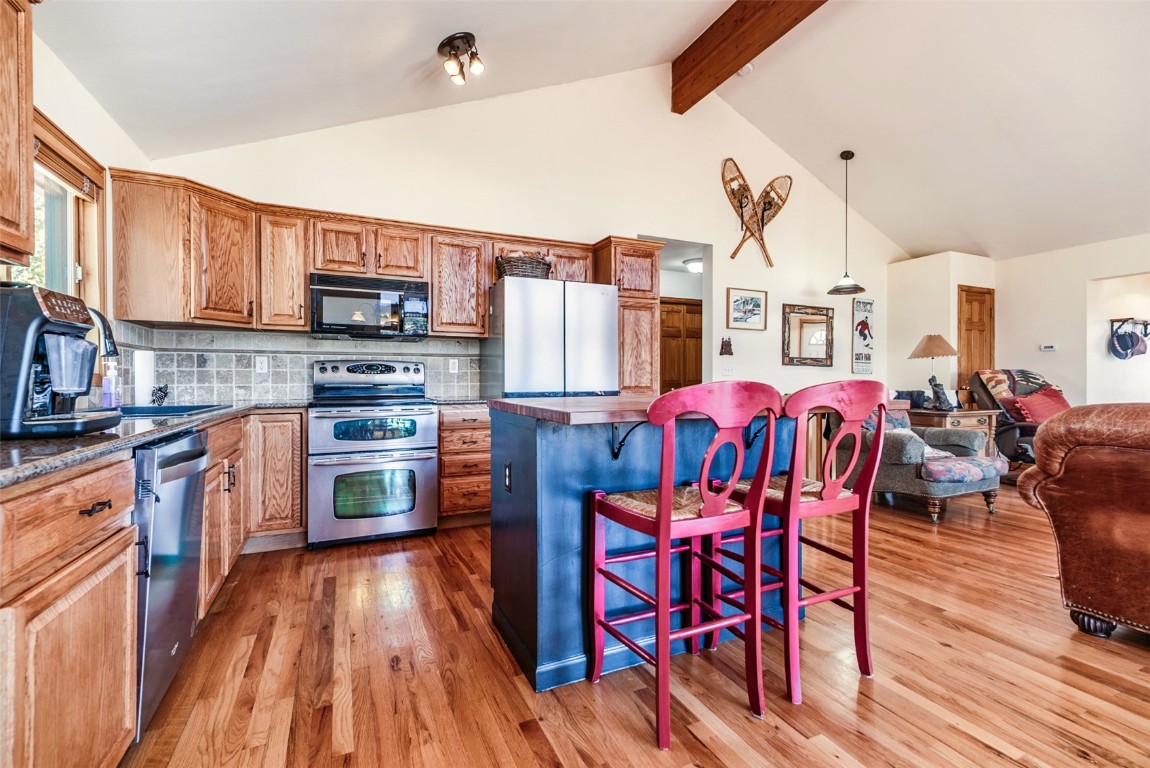 16 Thurber Court Property Photo 7