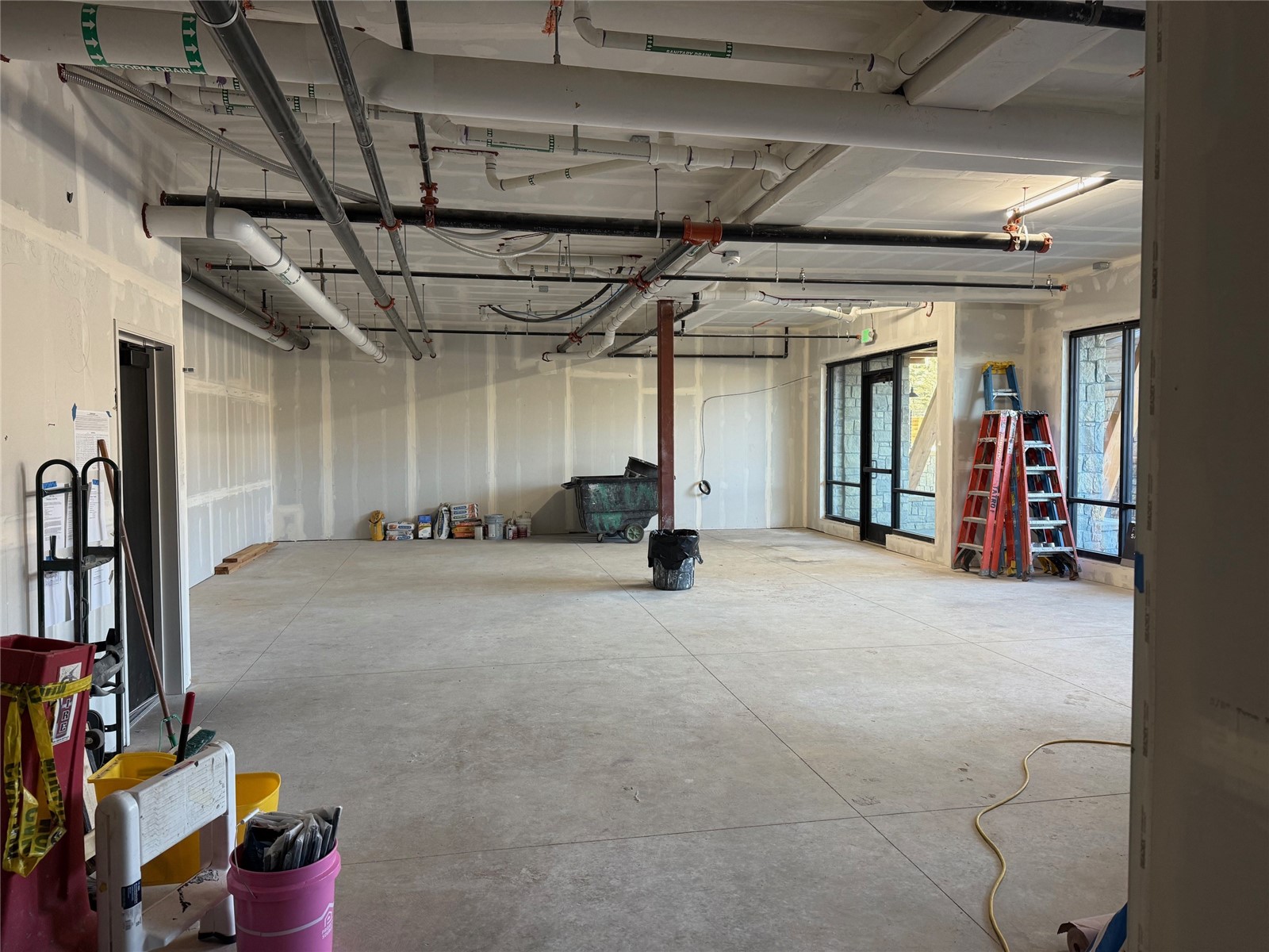 80 W Main 150 Property Photo 3