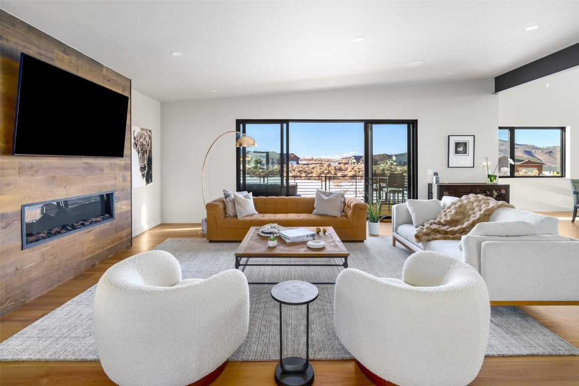 23395 Stageline Avenue Property Photo 3