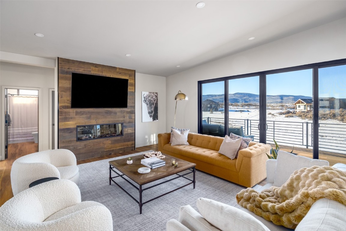 23395 Stageline Avenue Property Photo 28