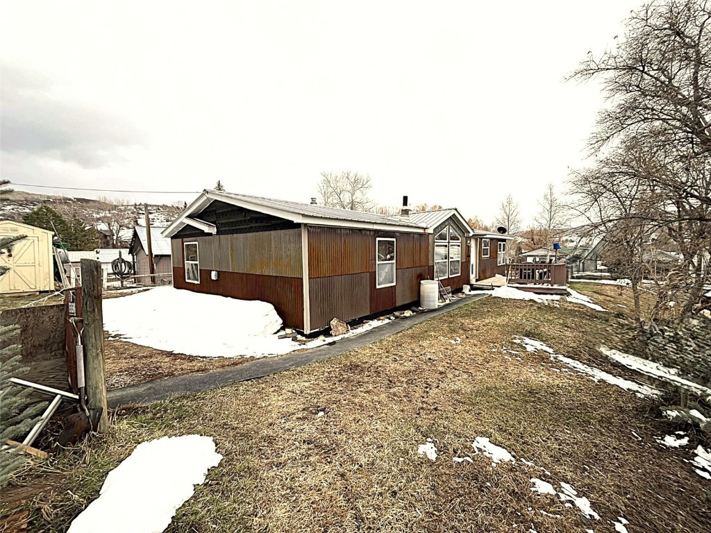 315 E 1st Street Property Photo 16