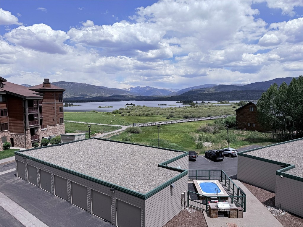 980 Lakepoint Drive 404 Property Photo 3