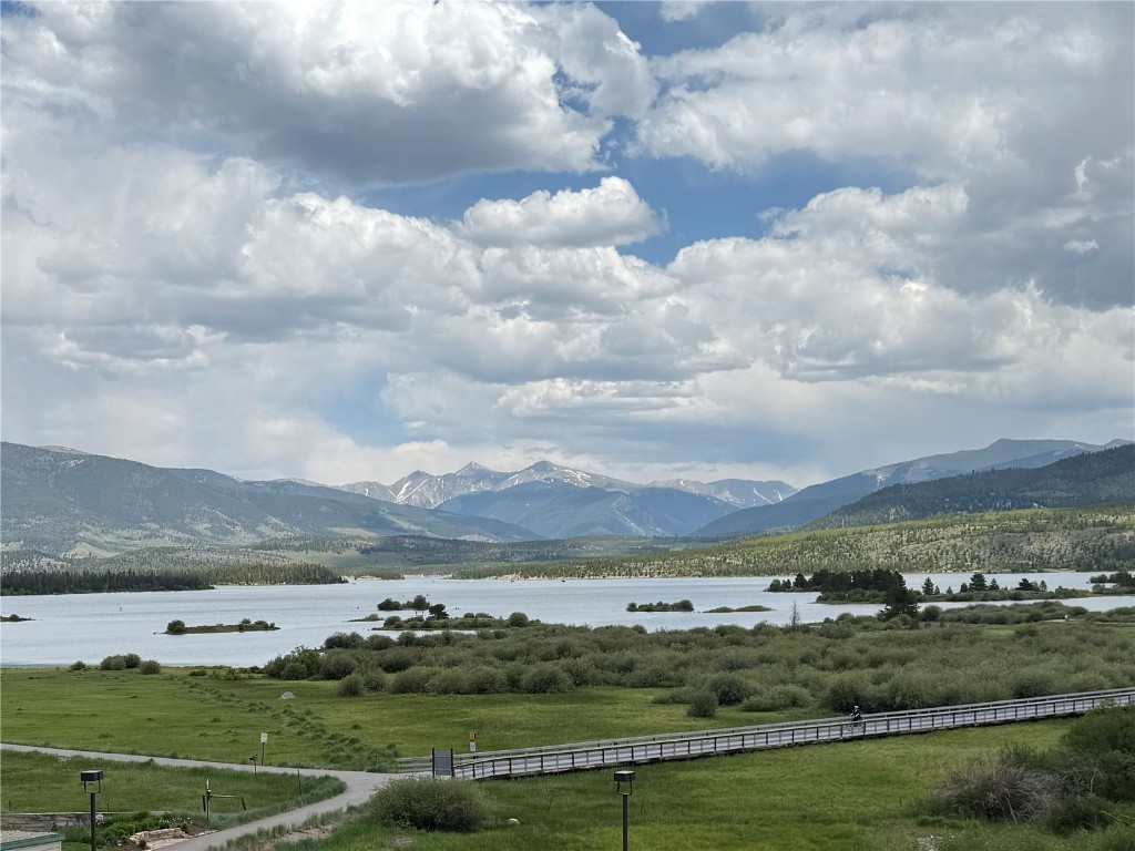 980 Lakepoint Drive 404 Property Photo 5