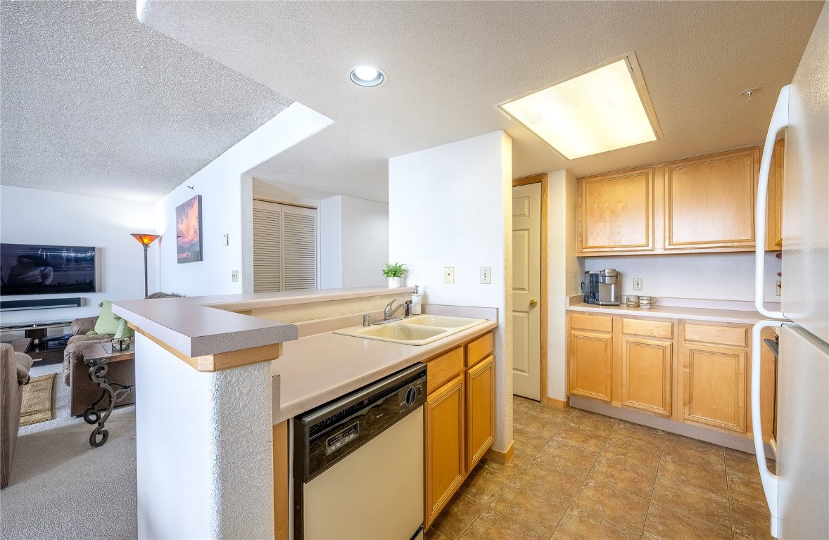 980 Lakepoint Drive 404 Property Photo 10