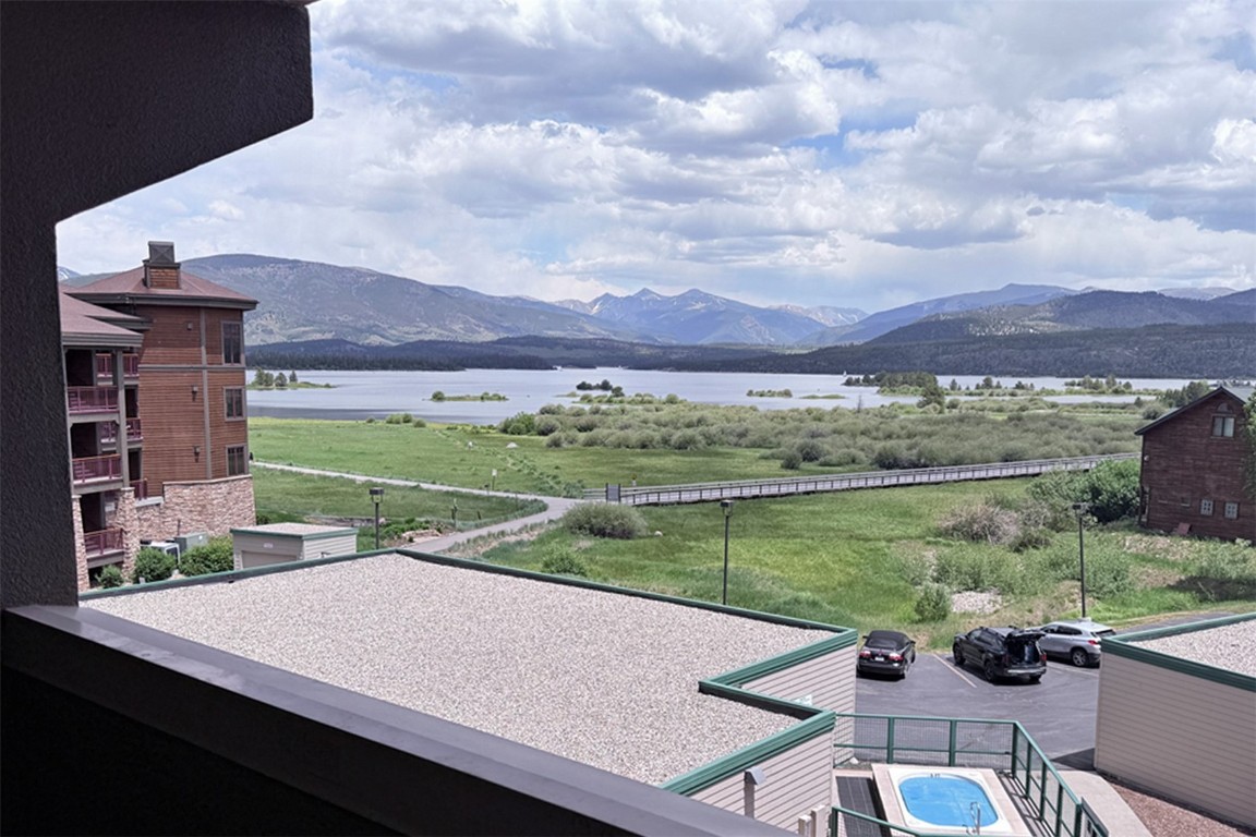 980 Lakepoint Drive 404 Property Photo 12