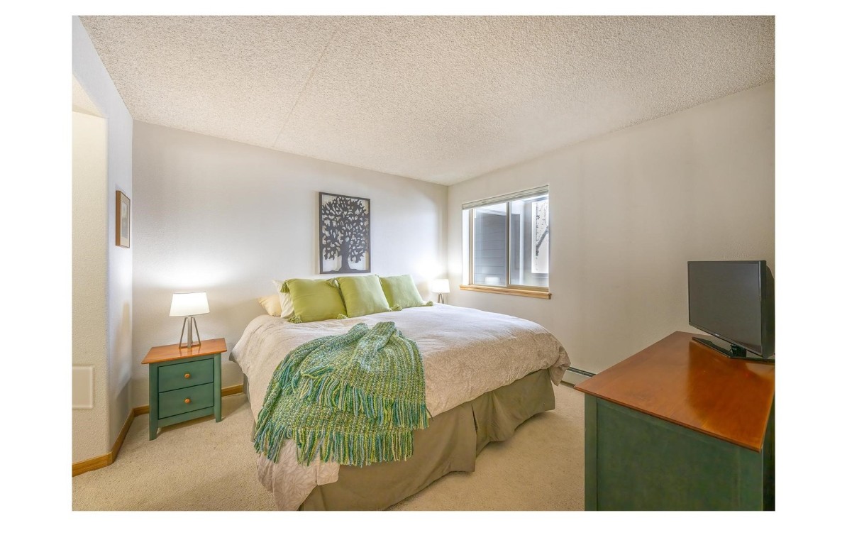 980 Lakepoint Drive 404 Property Photo 13