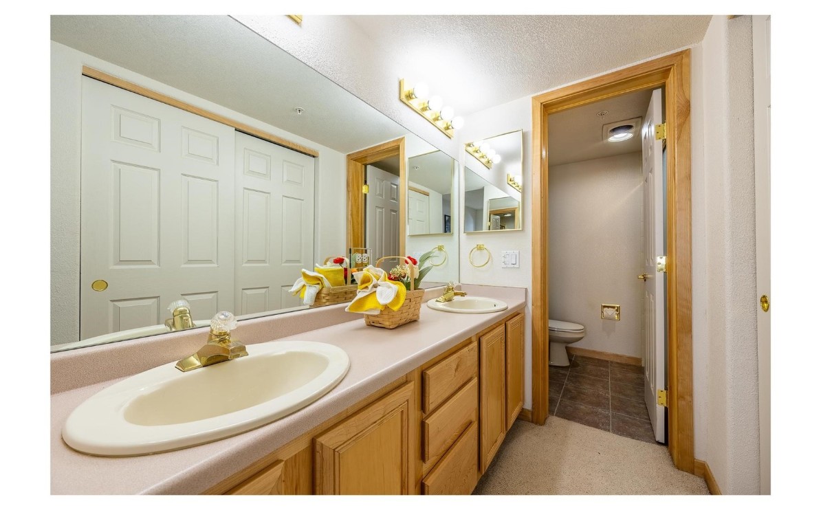 980 Lakepoint Drive 404 Property Photo 15