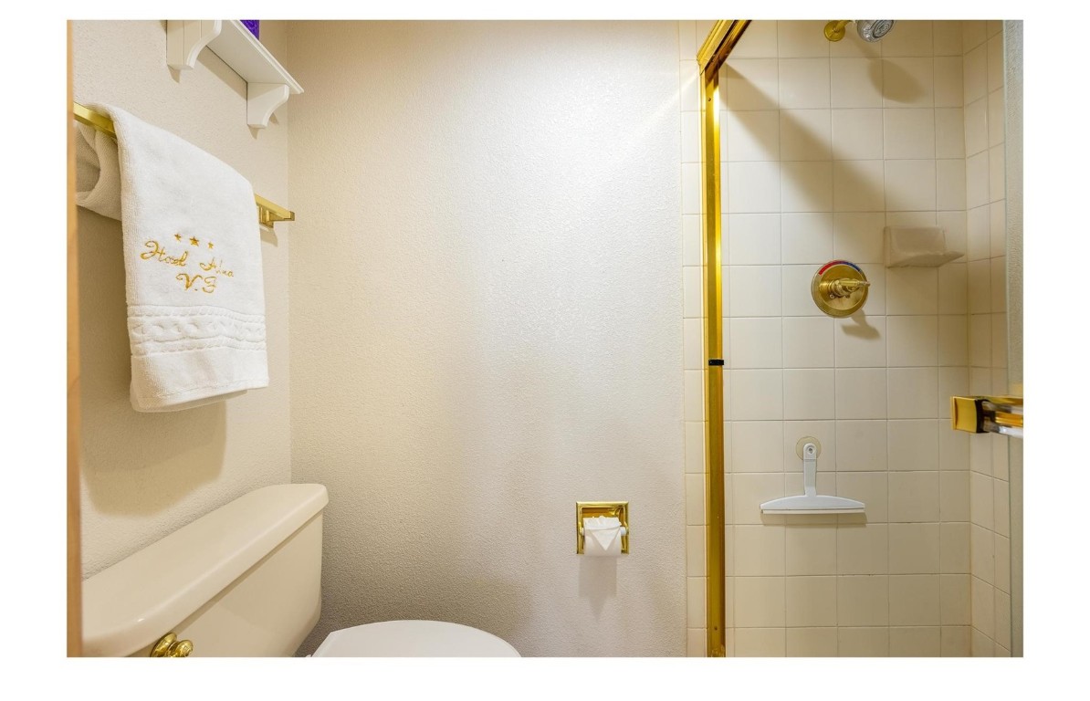 980 Lakepoint Drive 404 Property Photo 17