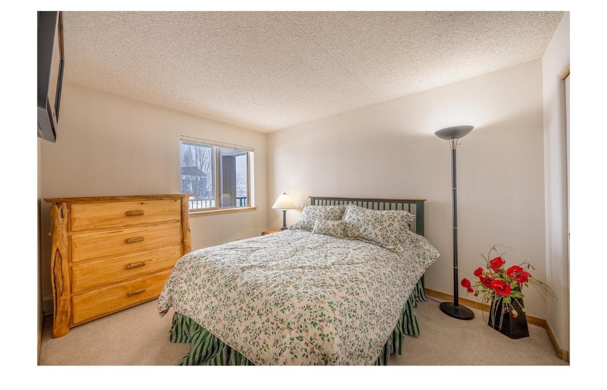 980 Lakepoint Drive 404 Property Photo 18