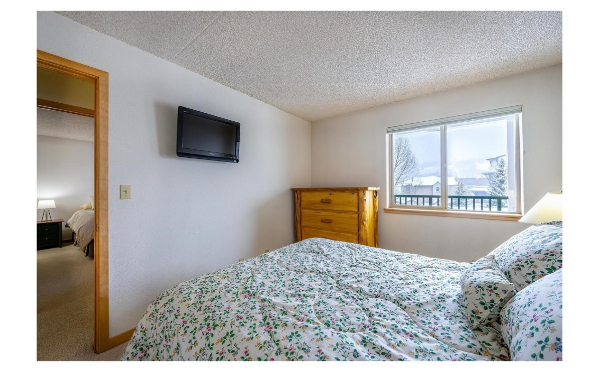 980 Lakepoint Drive 404 Property Photo 19