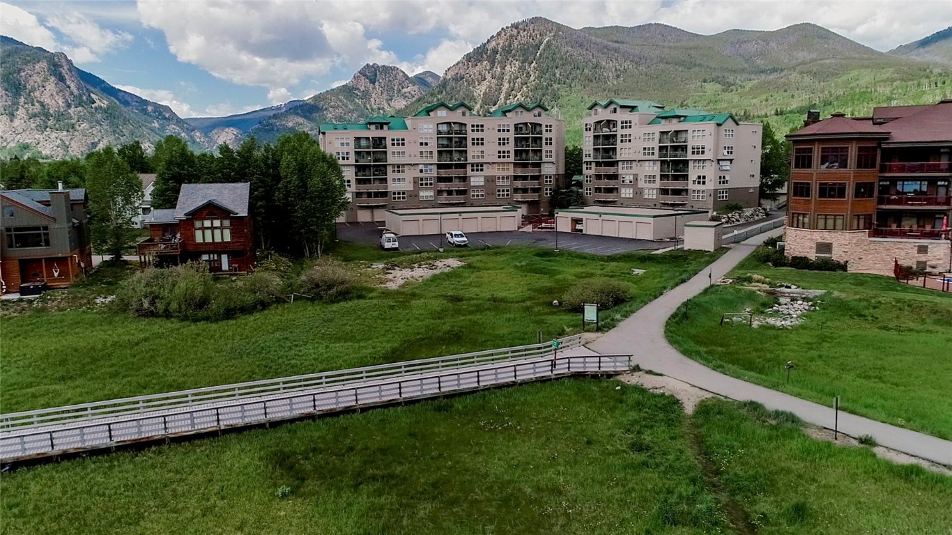 980 Lakepoint Drive 404 Property Photo 24