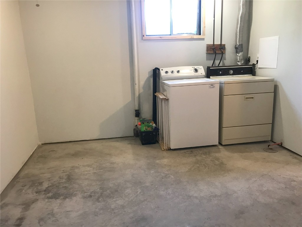 337 E 3rd Street Property Photo 18