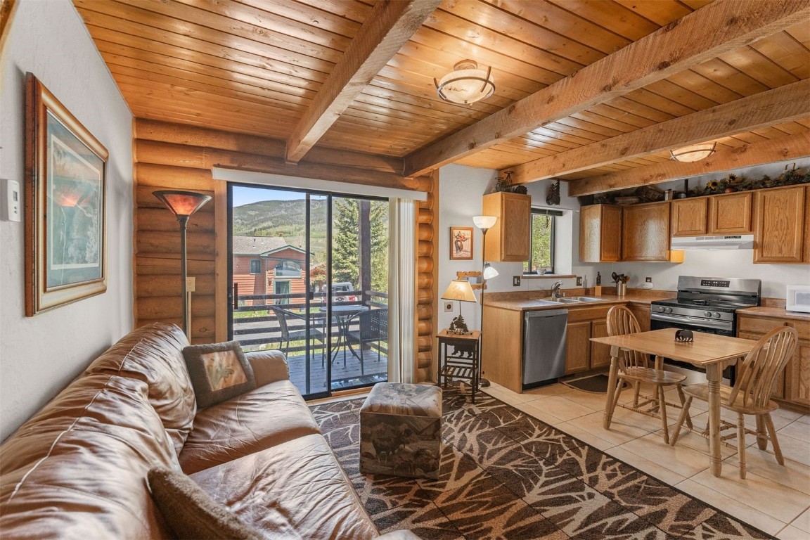100 Cove Boulevard F Property Photo 1