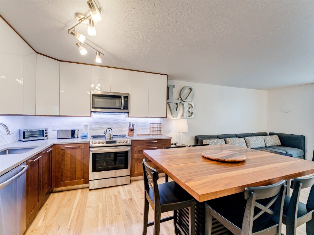 675 Straight Creek Drive 208 Property Photo 1