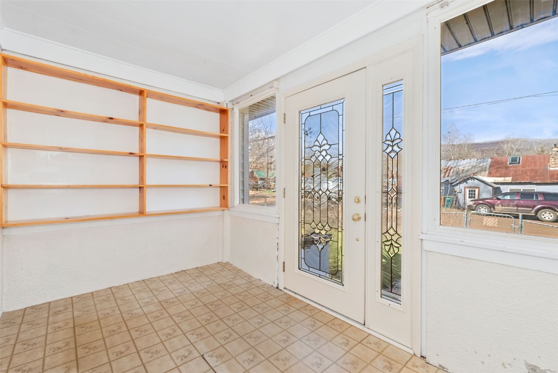 401 Moffat Avenue Property Photo 4