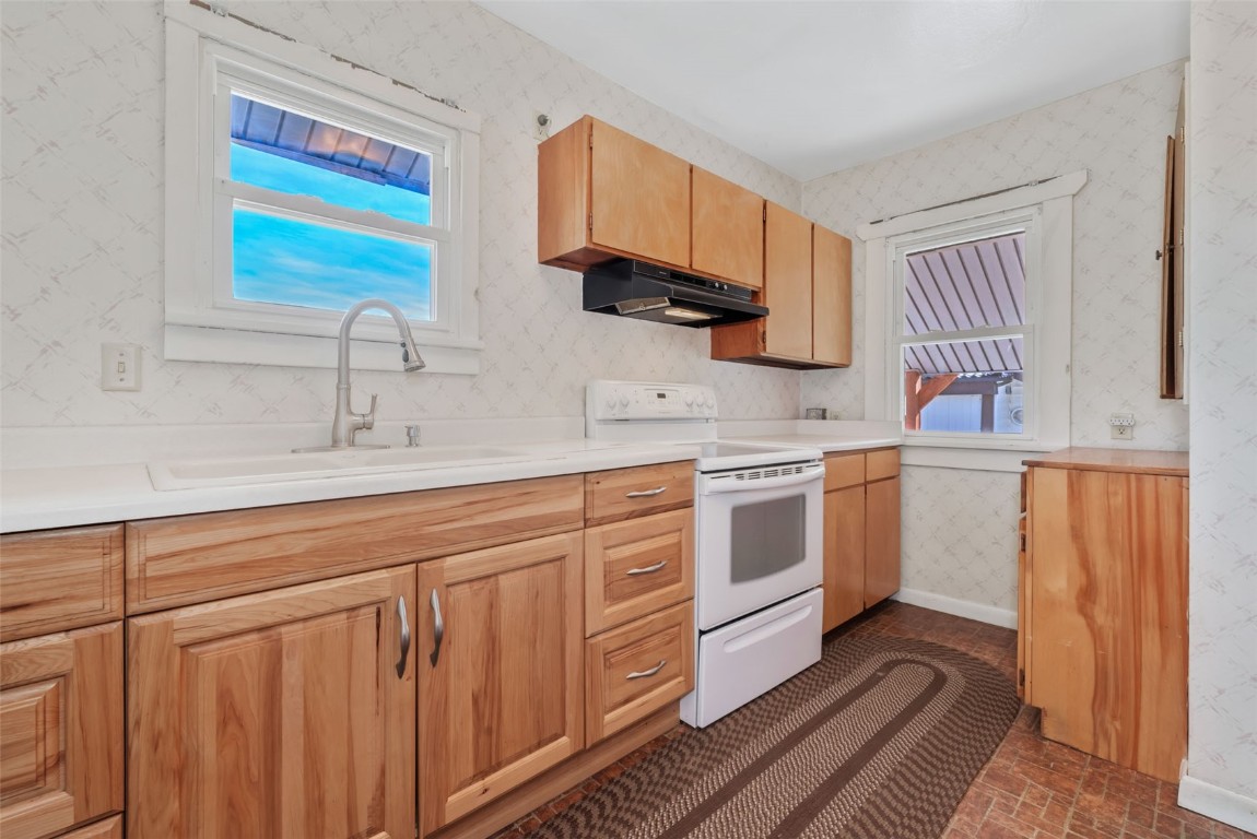 401 Moffat Avenue Property Photo 11