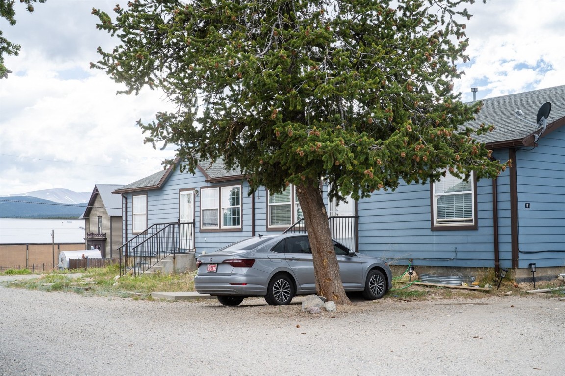711 Clark Street Property Photo 1