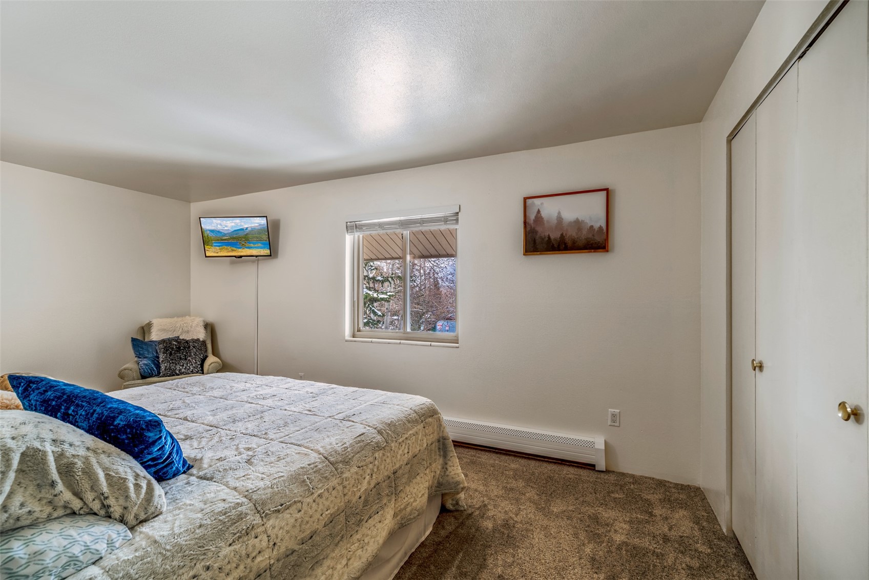 370 E La Bonte Street A Property Photo 15