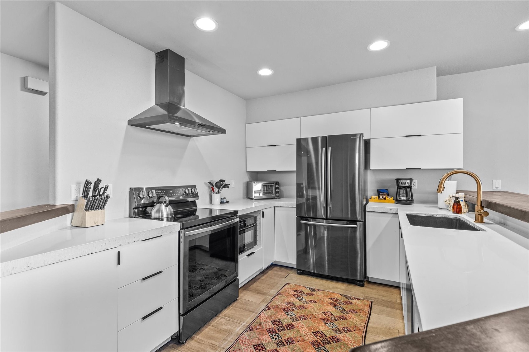 1724 Ski Time Square Drive R6 Property Photo 12