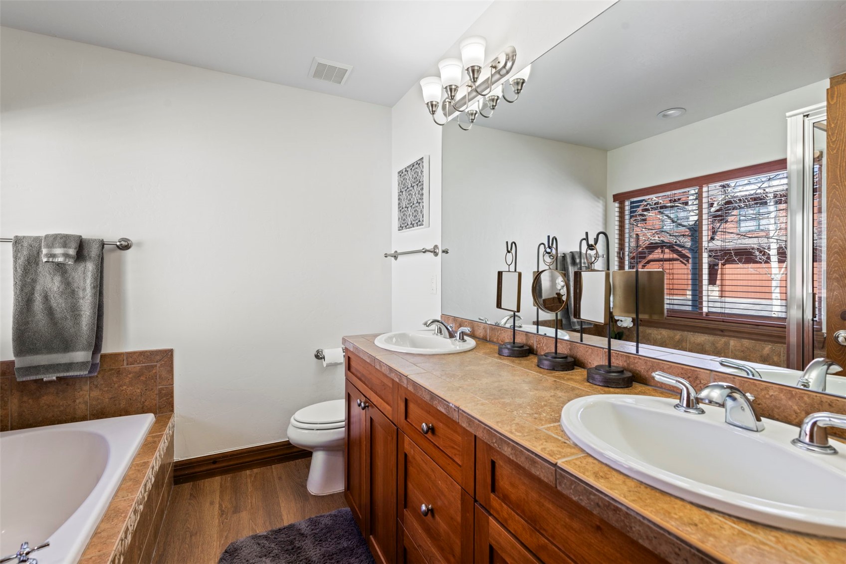 17 Linden Lane Property Photo 25