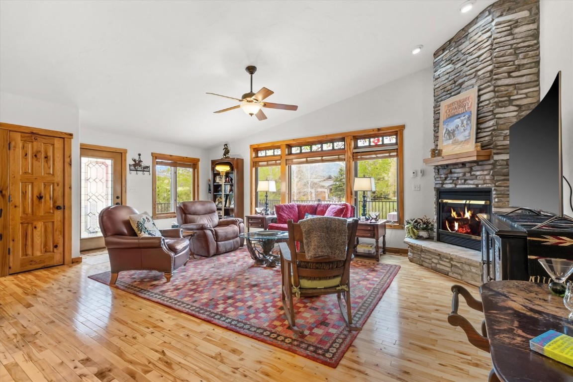 1088 Longview CIRCLE 1