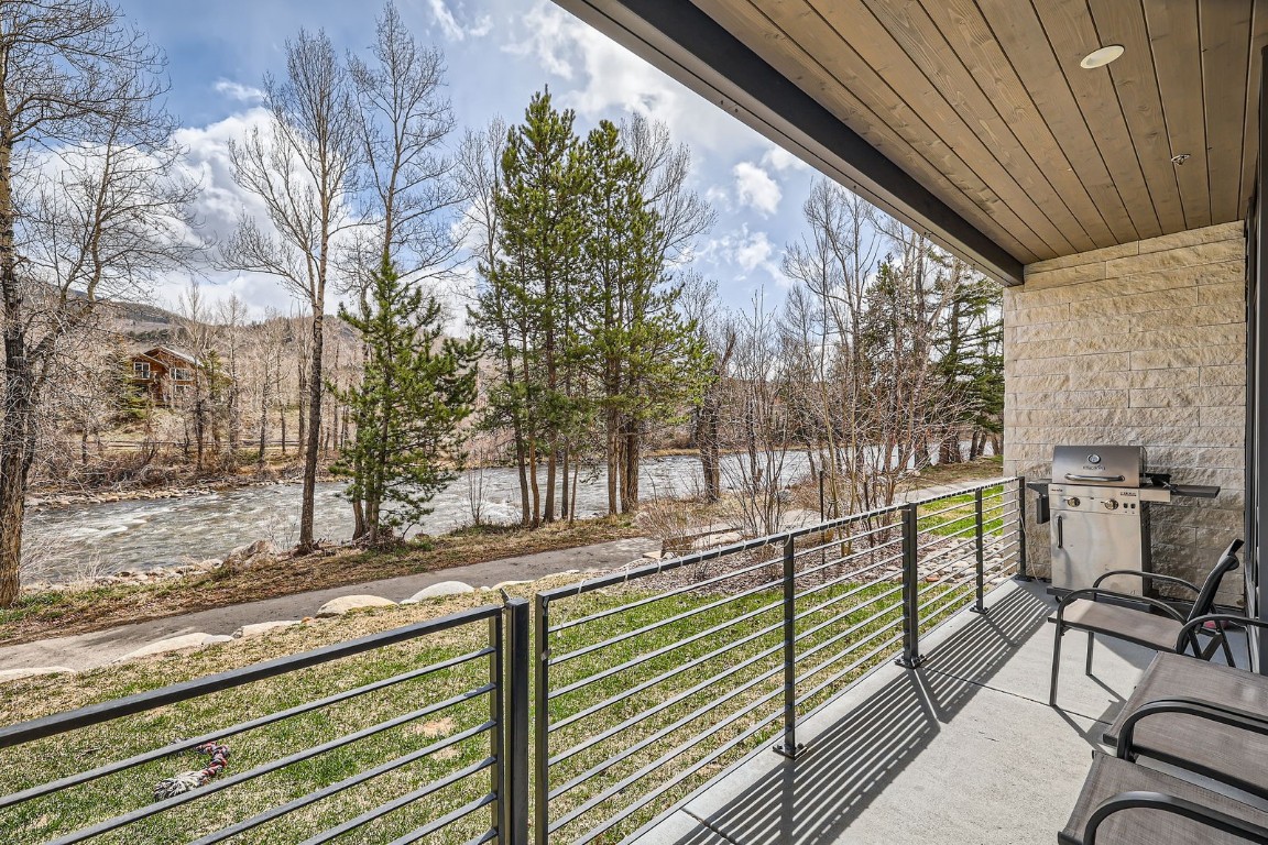 930 Blue River Parkway 812 Property Photo 1