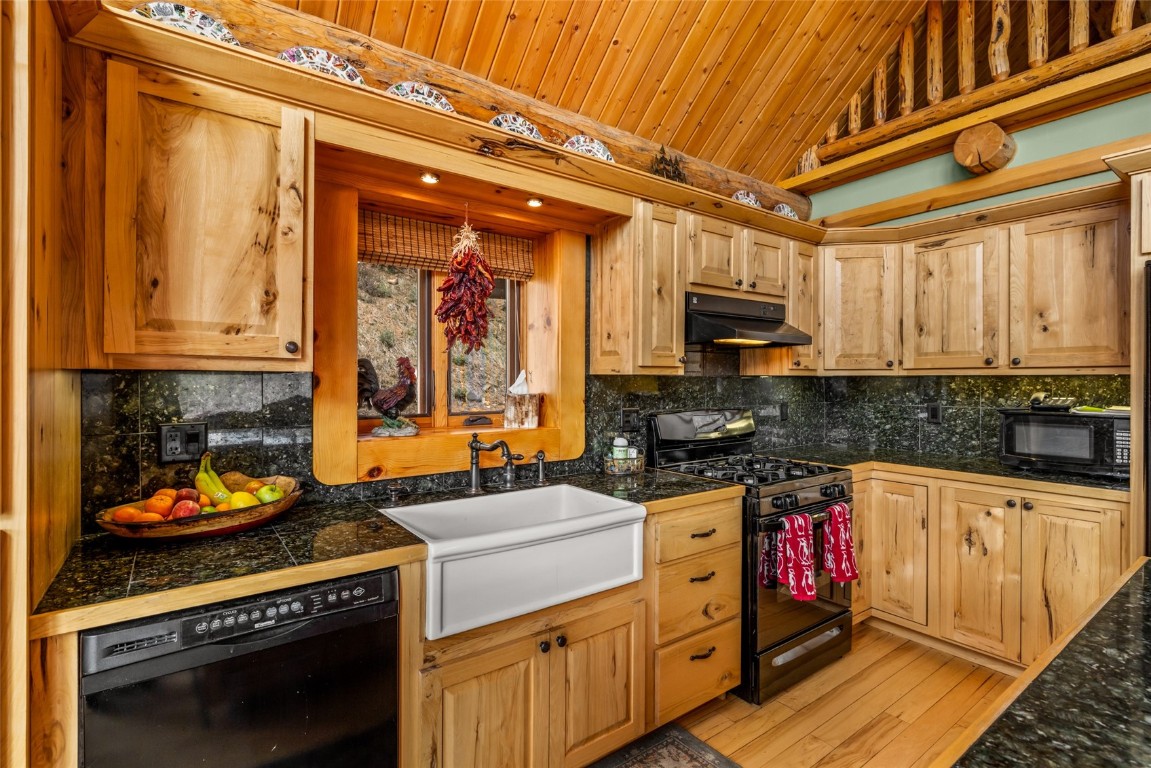 24110 Arapahoe Road Property Photo 17