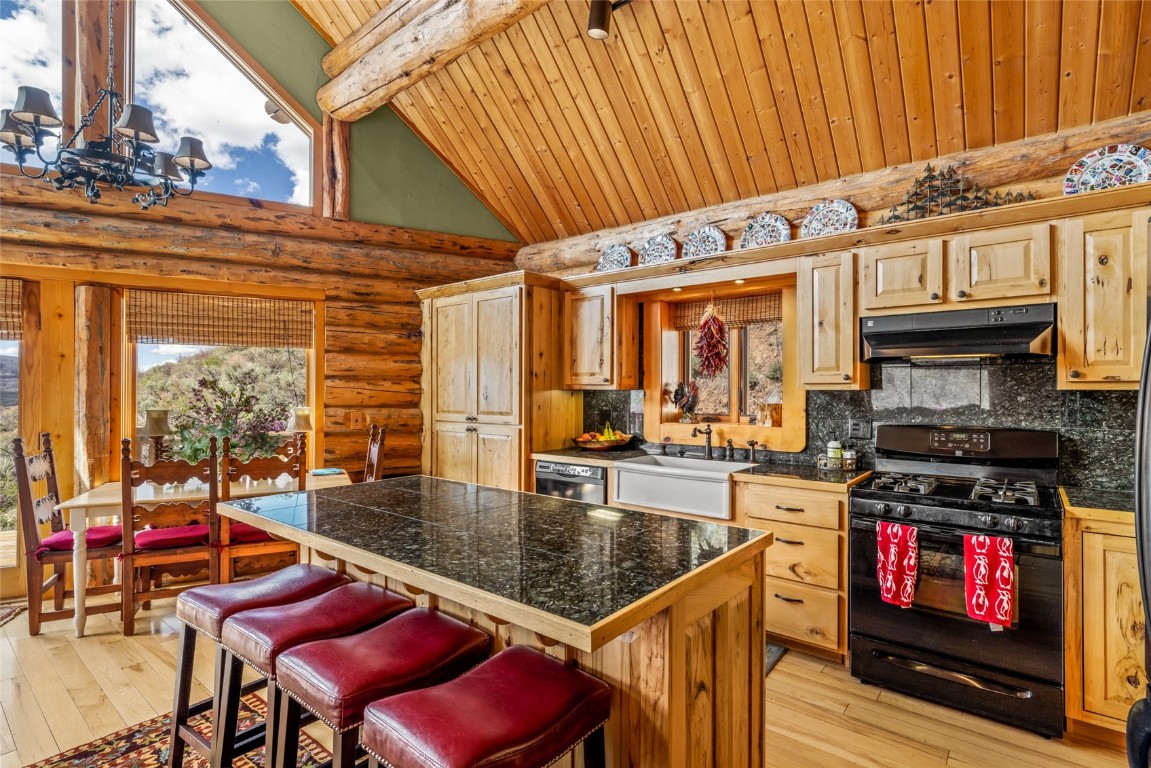 24110 Arapahoe Road Property Photo 18