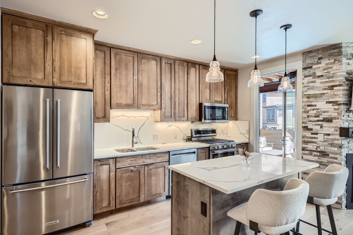 1090 Blue River Parkway 204 Property Photo 1