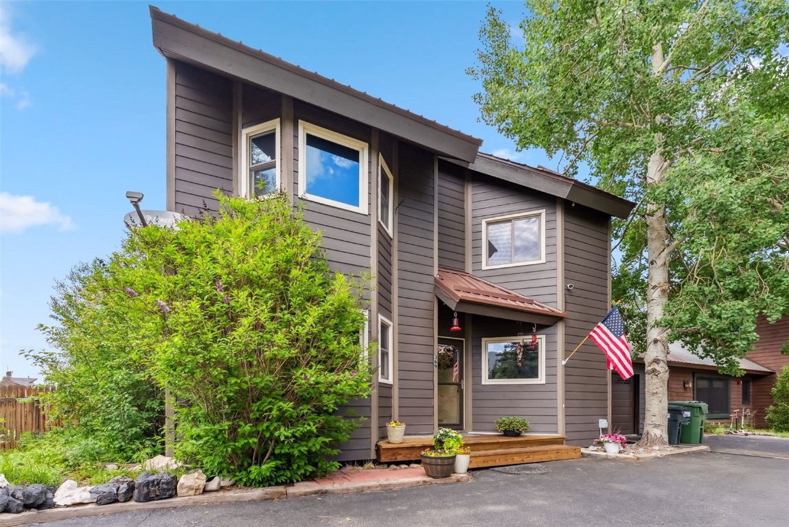369 Cartier Court Property Photo