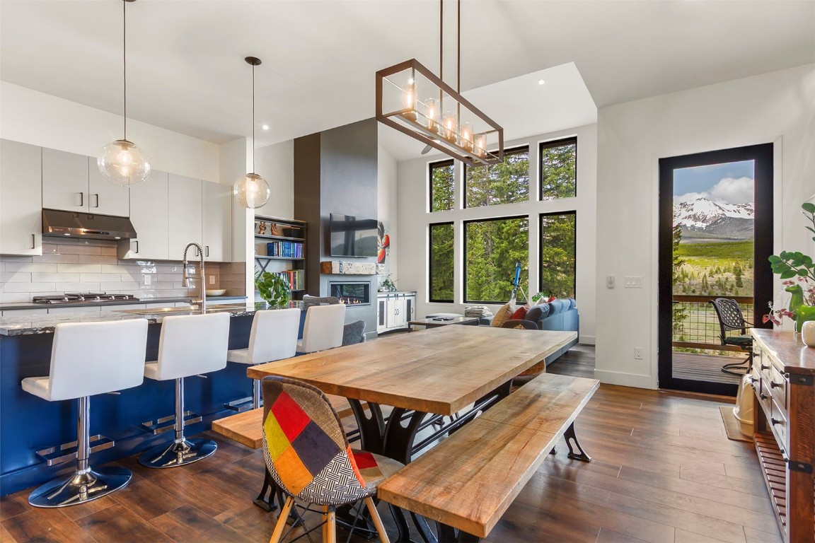 581 Fairview Boulevard Property Photo 1