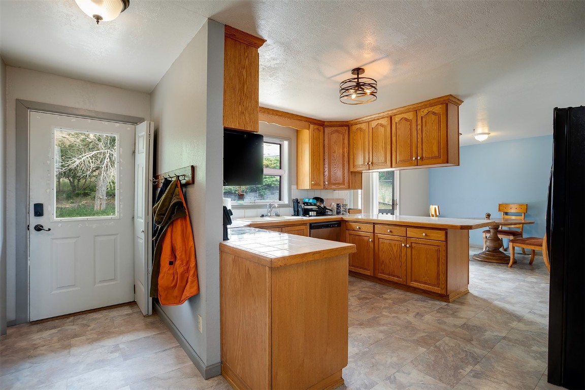 951 Alta Vista Drive Property Photo 4