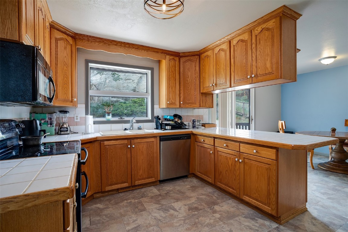 951 Alta Vista Drive Property Photo 7