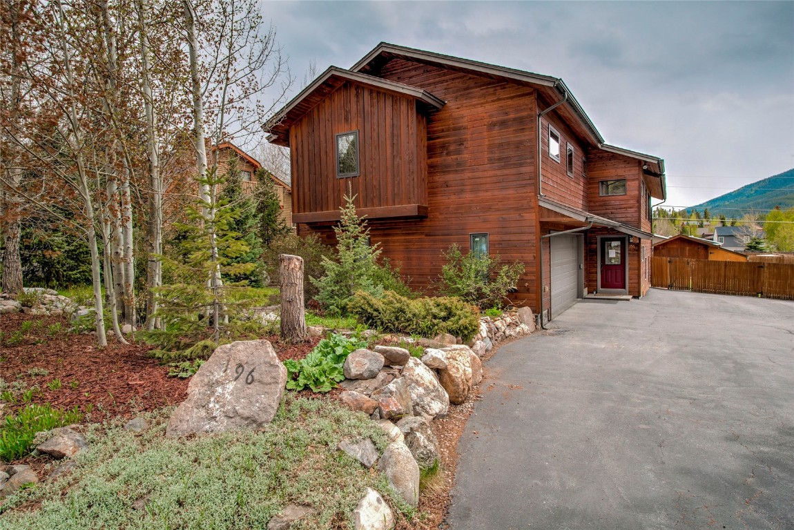 196 Vail Circle Property Photo 1