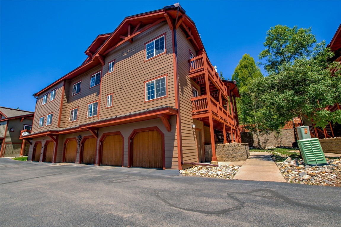163 Pelican CIRCLE 1202