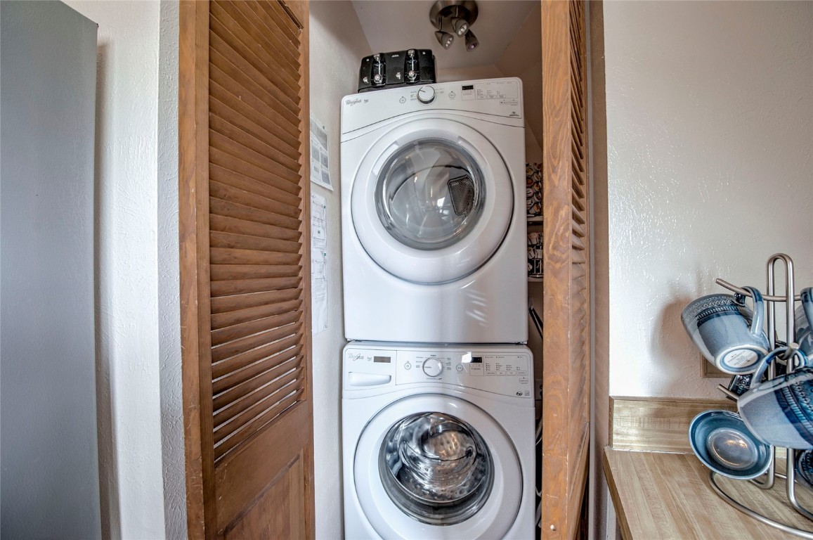 233 Burgundy Circle Property Photo 13