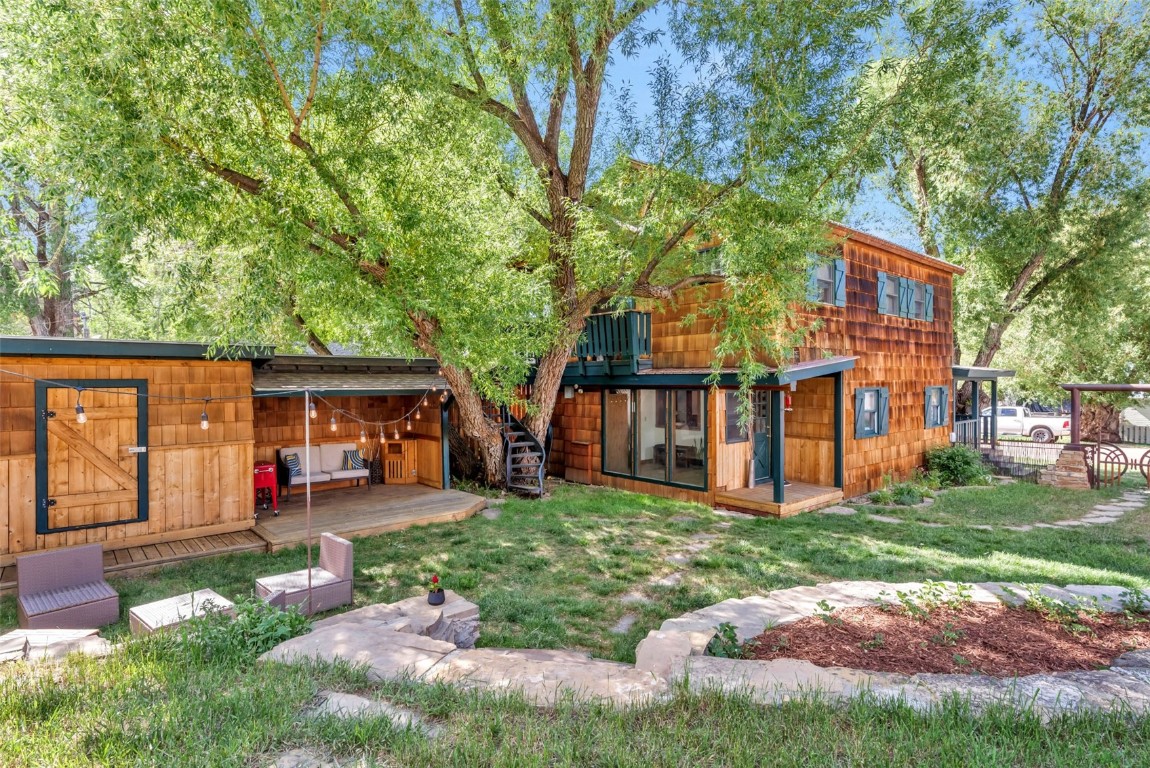 211 W Oak Street Property Photo