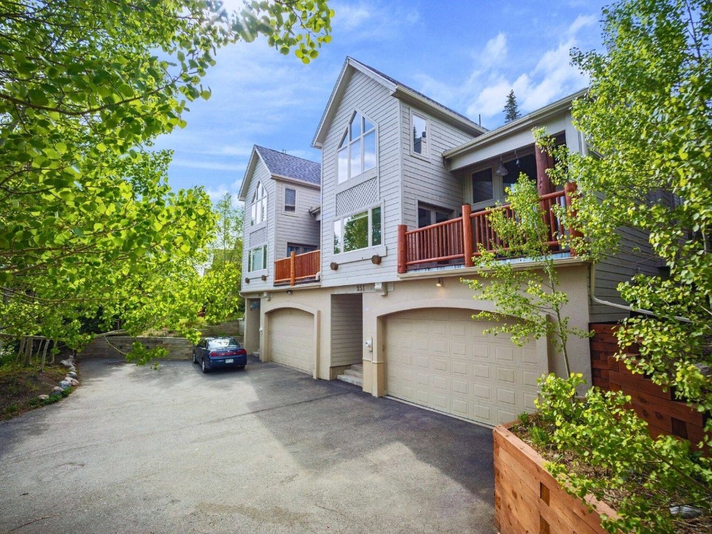 251 Fawn Court Property Photo